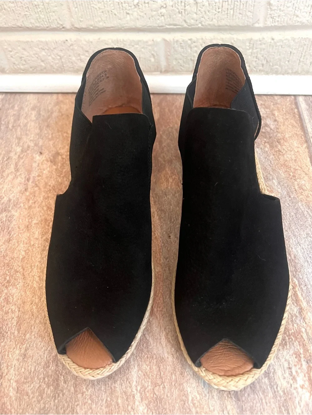 NWOT Gentle Souls by Kenneth Cole Black Wedge Espadrille Size 8